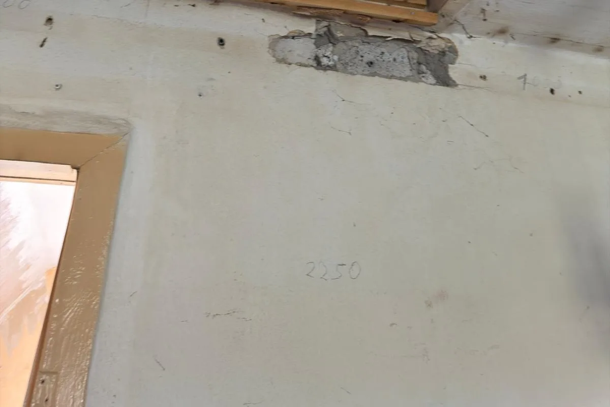 Bauteilöffnung in der Decke — Zugang für die fachkundige Materialprobe